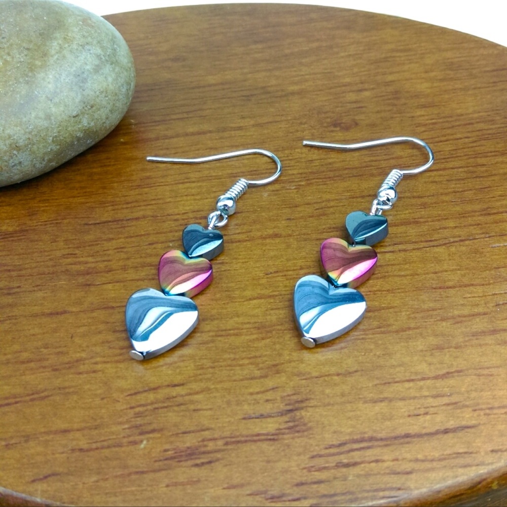Hematite heart hook earrings 💕